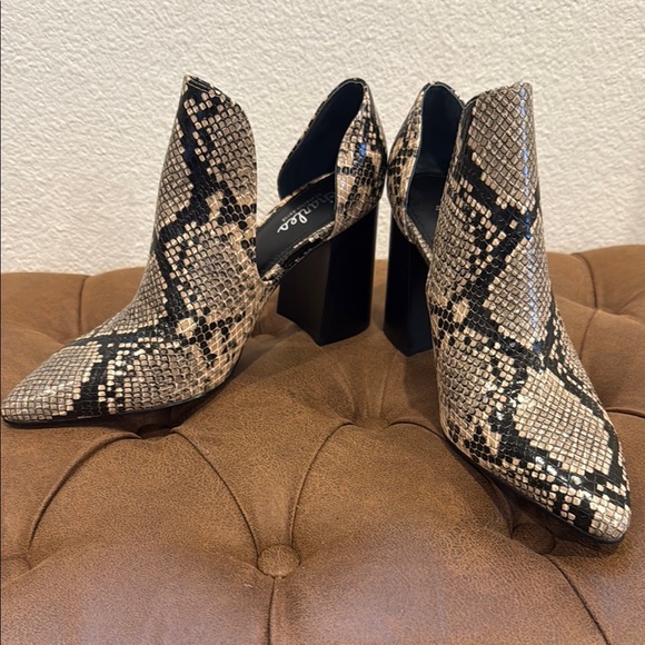 Charles By Charles David Varro Bootie - Picture 1 of 5
